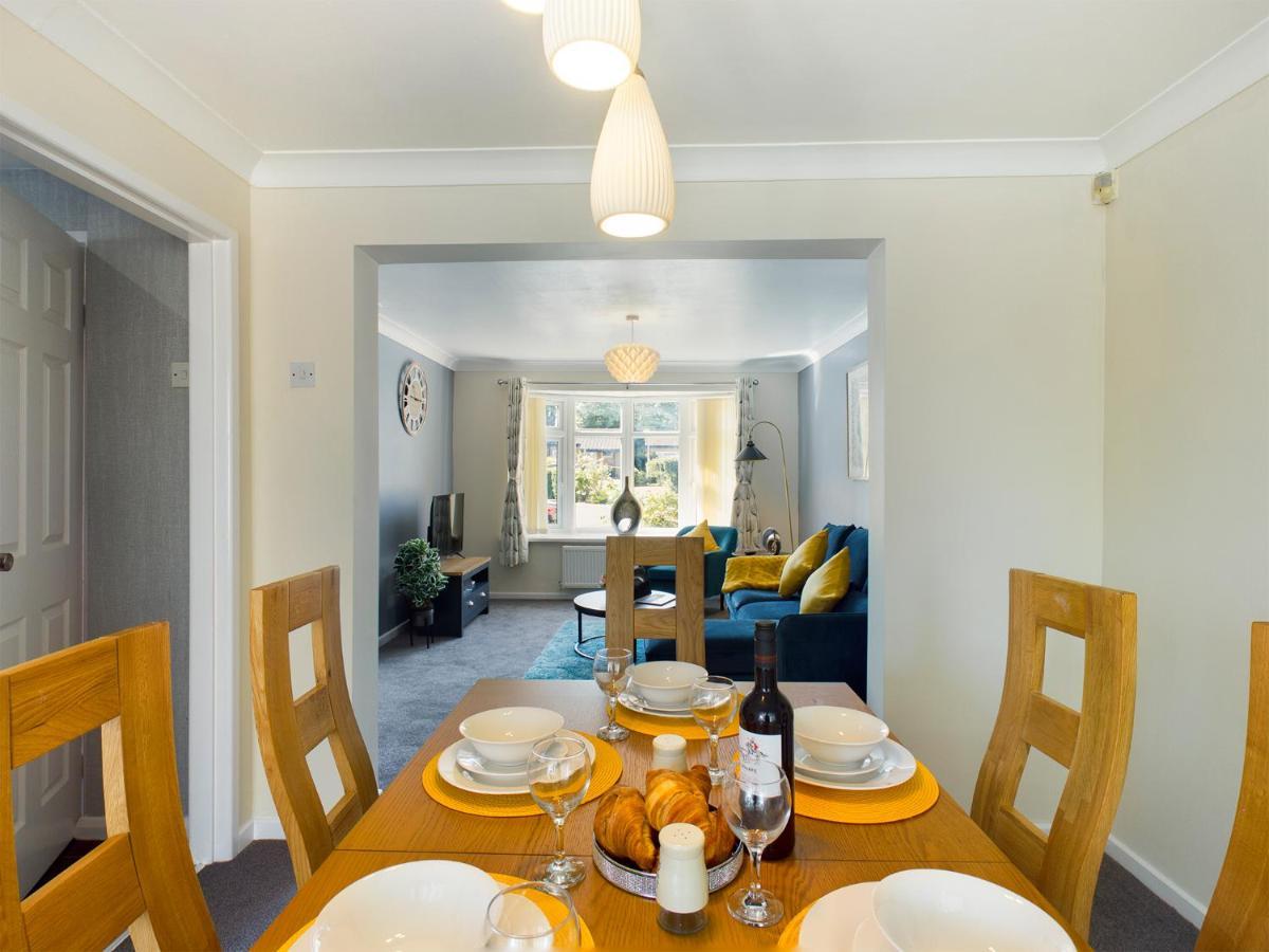 247 Serviced Accommodation In Telford- 3Br House Exterior photo